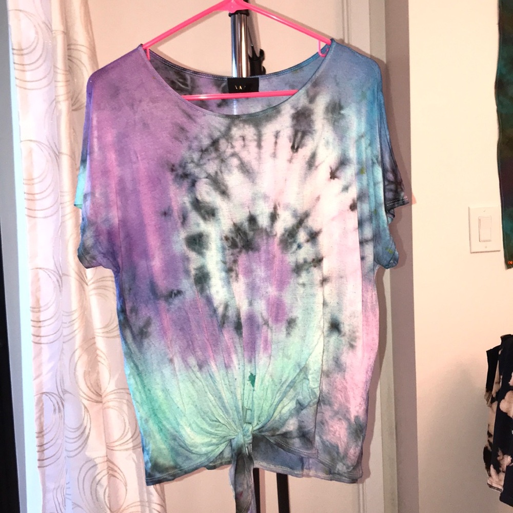 Tie dye front knot T-shirt
